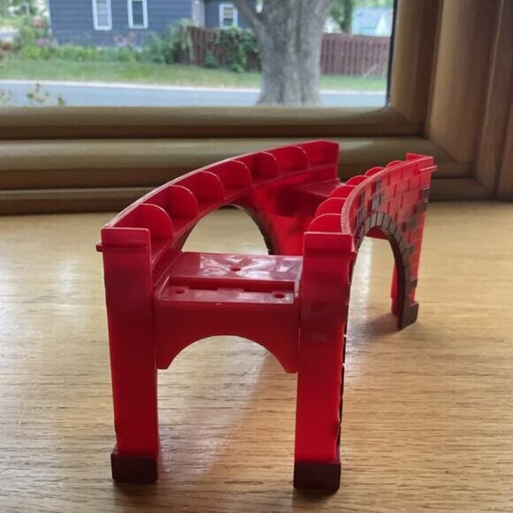 Thomas & Friends Red Brick Curved Tunnel Bridge - Picture 4 of 6
